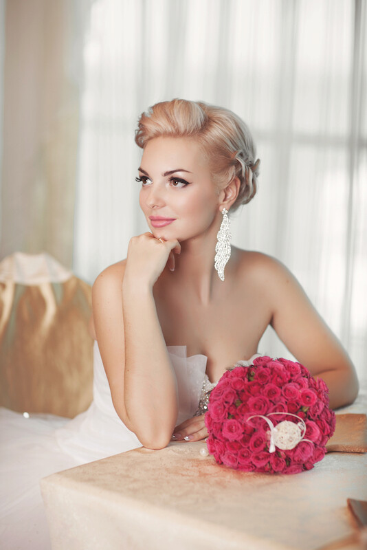 gorgeous bride with a beautiful makeup and hairstyle