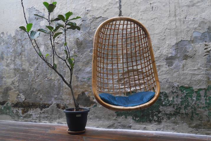 Hanging chairs for sunrooms